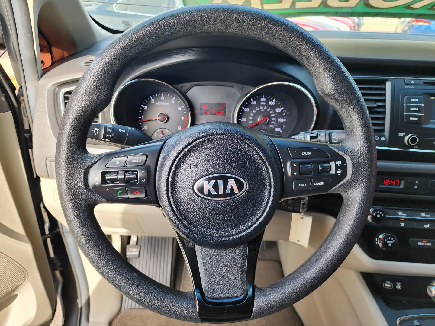 2017 GRAY Kia Sedona LX (KNDMB5C16H6) , AUTO transmission, located at 2660 S.Garland Avenue, Garland, TX, 75041, (469) 298-3118, 32.885551, -96.655602 - Welcome to DallasAutos4Less, one of the Premier BUY HERE PAY HERE Dealers in the North Dallas Area. We specialize in financing to people with NO CREDIT or BAD CREDIT. We need proof of income, proof of residence, and a ID. Come buy your new car from us today!! This is a Very clean 2017 HYUNDAI KIA - Photo#12